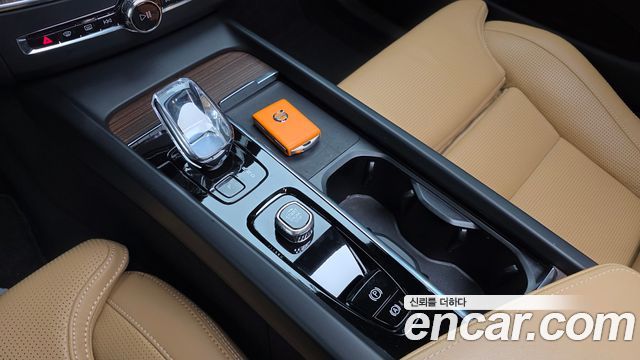 Volvo XC60 (II) B5 Ultimate Bright 2023 — фото 9