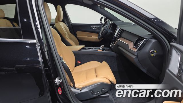 Volvo XC60 (II) B5 Ultimate Bright 2023 — фото 11