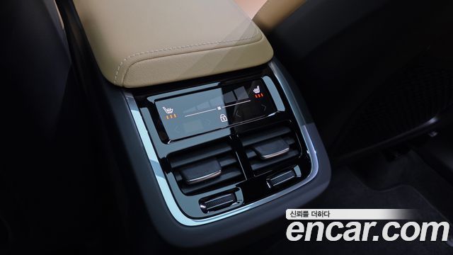 Volvo XC60 (II) B5 Ultimate Bright 2023 — фото 18
