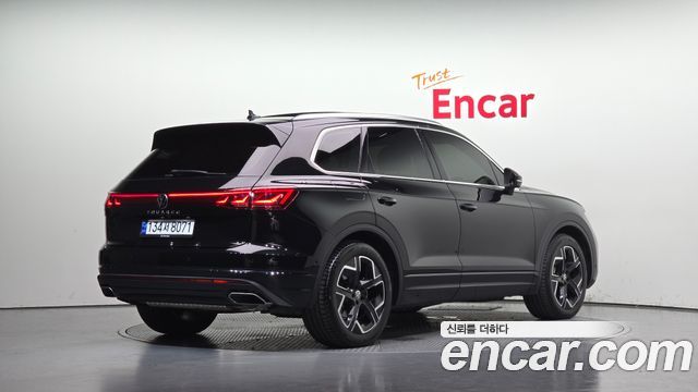 Volkswagen Touareg (III) 3.0 TDI Prestige 2024 — фото 2