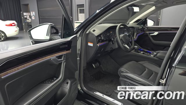 Volkswagen Touareg (III) 3.0 TDI Prestige 2024 — фото 10