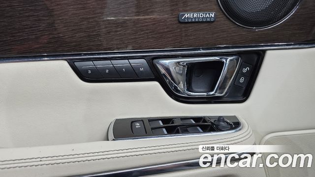 Jaguar XJ 3.0D Premium Luxury LWB X351 2016 — фото 12