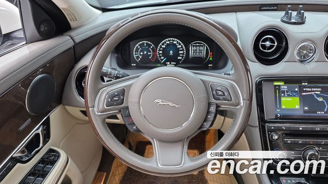 Jaguar XJ 3.0D Premium Luxury LWB X351 2016 — фото 13