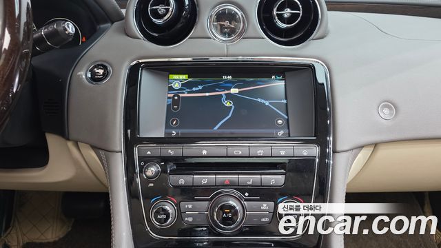 Jaguar XJ 3.0D Premium Luxury LWB X351 2016 — фото 14
