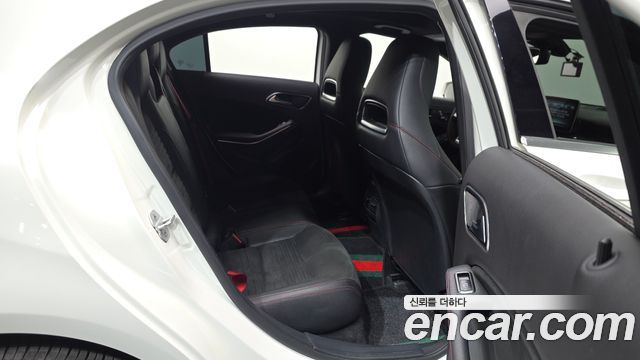 Mercedes-Benz A-Class (W176) A45 AMG 4MATIC 2018 — фото 12