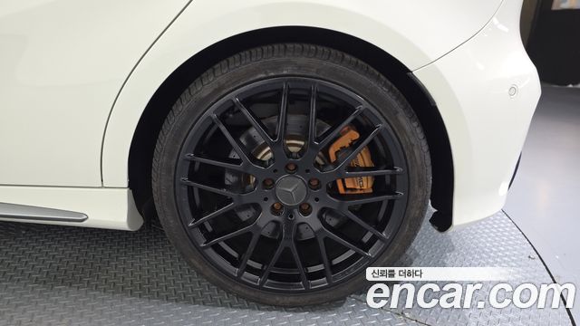 Mercedes-Benz A-Class (W176) A45 AMG 4MATIC 2018 — фото 21