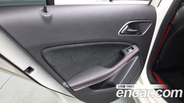Mercedes-Benz A-Class (W176) A45 AMG 4MATIC 2018 — фото 25