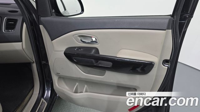 Kia Carnival Gasoline 9-Seater Noblesse Special 2019 — фото 25