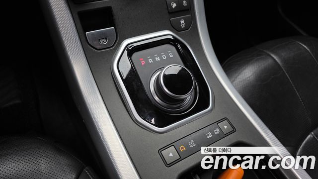 Land Rover Range Rover Evoque 2.0 TD4 SE Dynamic Convertible 2018 — фото 9