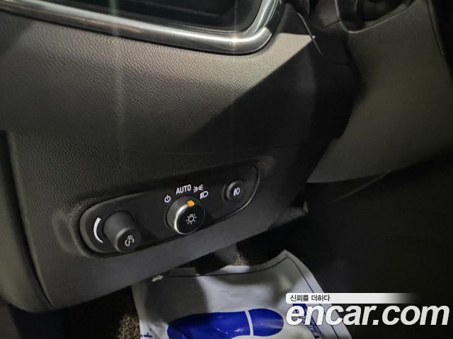 Chevrolet Equinox 2WD Premier 2018 — фото 19