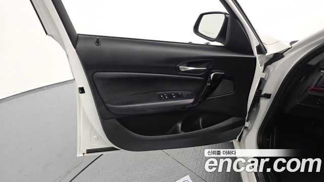 BMW 1 Series (F20) 118d Sport 5Door 2017 — фото 30