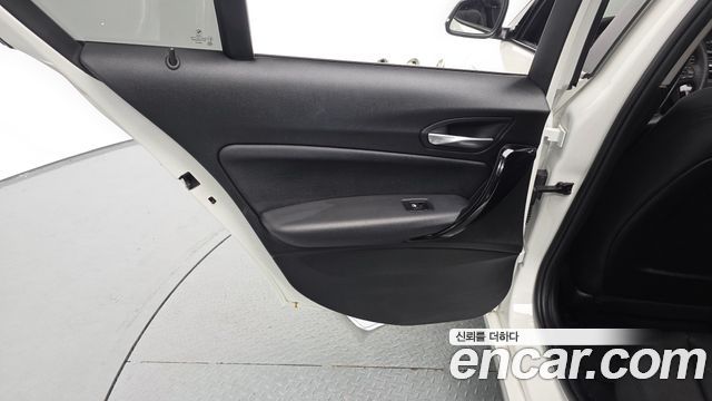 BMW 1 Series (F20) 118d Sport 5Door 2017 — фото 31