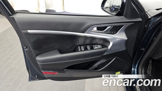 Genesis G70 Gasoline 2.0T 4WD 2022 — фото 30