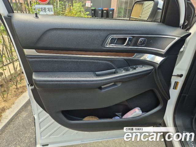 Ford Explorer 2.3 Limited 4WD 5th 2017 — фото 19