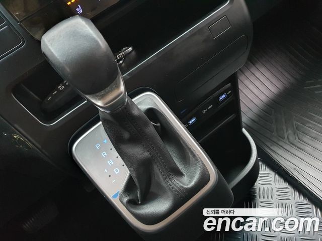 Hyundai Staria L3.5 Tourer 11-Seater Modern 2024 — фото 15