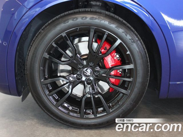 Maserati Grecale 2.0 AWD Modena 2024 — фото 5