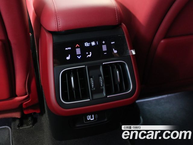 Maserati Grecale 2.0 AWD Modena 2024 — фото 23