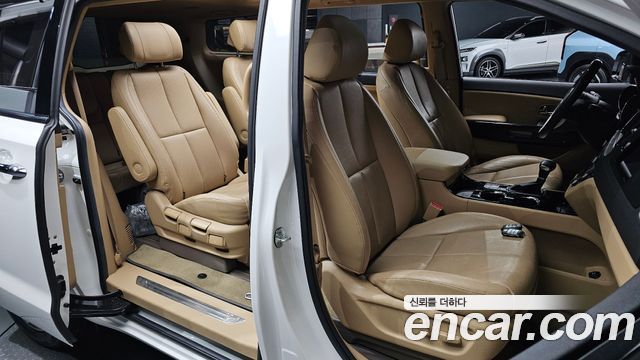 Kia Carnival 7-Seater Limousine President 2019 — фото 11