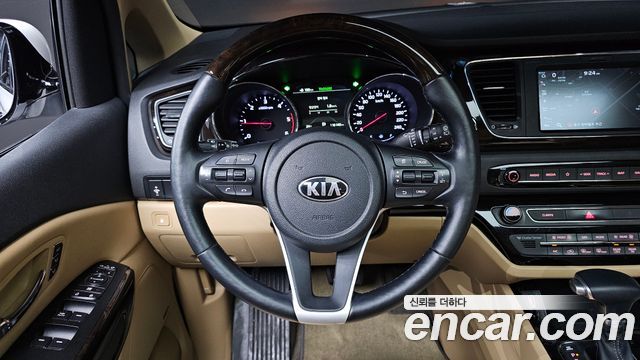 Kia Carnival 7-Seater Limousine President 2019 — фото 12