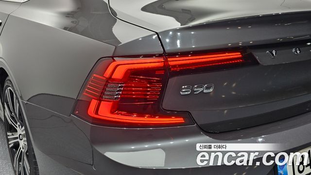 Volvo S90 B6 AWD Inscription 2021 — фото 23