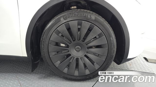 Tesla Model Y Long Range AWD 2022 — фото 27