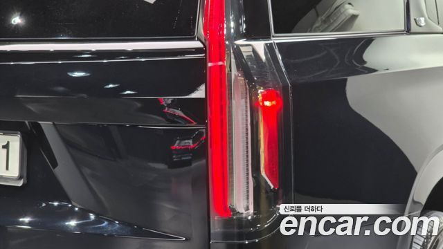 Cadillac Escalade (V) 6.2 Sports Platinum 2022 — фото 23