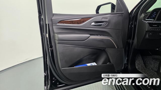 Cadillac Escalade (V) 6.2 Sports Platinum 2022 — фото 24