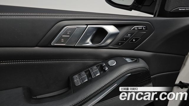 BMW X7 (G07) xDrive 40i Design Pure Excellence 7-Seater 2021 — фото 18