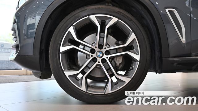 BMW X5 (G05) xDrive 40i xLine 2021 — фото 5
