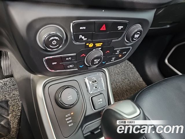 Jeep Compass (II) 2.4 Longitude AWD 2019 — фото 19