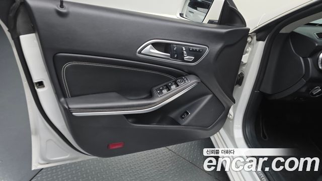 Mercedes-Benz CLA-Class (C117) CLA250 4MATIC 2018 — фото 24