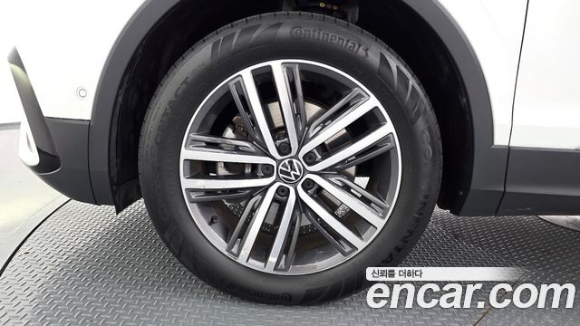 Volkswagen Tiguan Allspace 2.0 TSI Prestige 2023 — фото 5