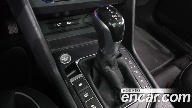 Volkswagen Tiguan Allspace 2.0 TSI Prestige 2023 — фото 9