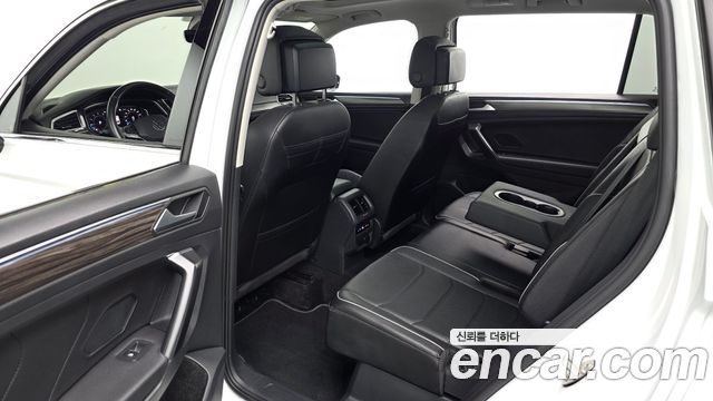 Volkswagen Tiguan Allspace 2.0 TSI Prestige 2023 — фото 11