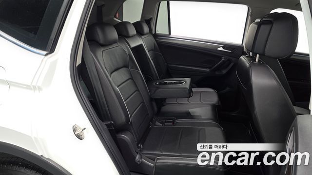 Volkswagen Tiguan Allspace 2.0 TSI Prestige 2023 — фото 12