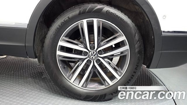 Volkswagen Tiguan Allspace 2.0 TSI Prestige 2023 — фото 21