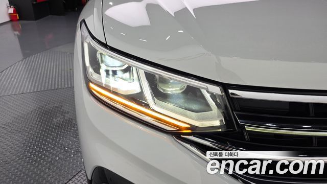 Volkswagen Tiguan Allspace 2.0 TSI Prestige 2023 — фото 22