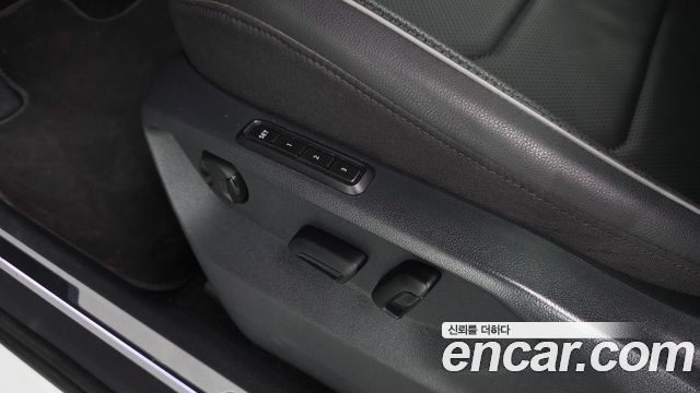 Volkswagen Tiguan Allspace 2.0 TSI Prestige 2023 — фото 33