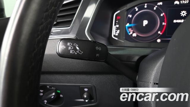Volkswagen Tiguan Allspace 2.0 TSI Prestige 2023 — фото 35