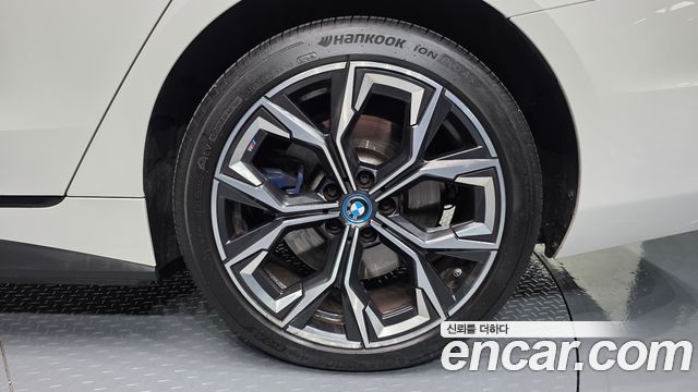 BMW i4 eDrive40 M Sports Pro 2023 — фото 21