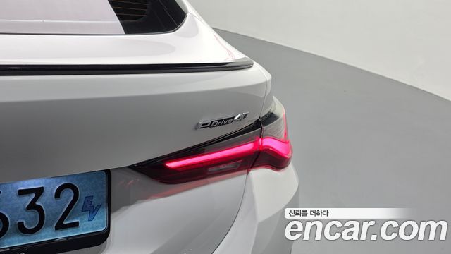 BMW i4 eDrive40 M Sports Pro 2023 — фото 23