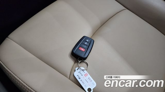 Toyota RAV4 (V) 2.5 2WD Hybrid XLE 2024 — фото 32