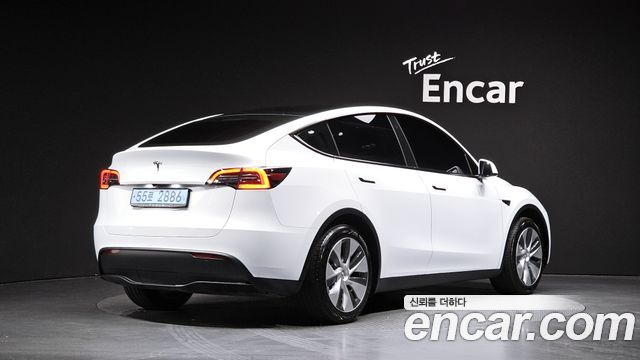 Tesla Model Y RWD 2023 — фото 2