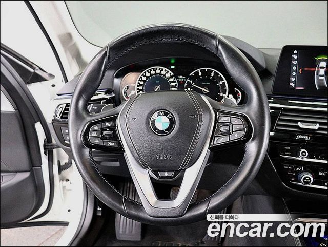 BMW 5 Series (G30) 520d Luxury Special Edition 2018 — фото 19
