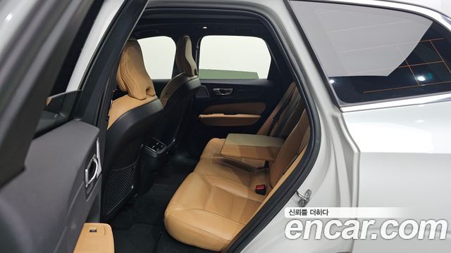 Volvo XC60 (II) B6 Ultimate Bright 2023 — фото 11