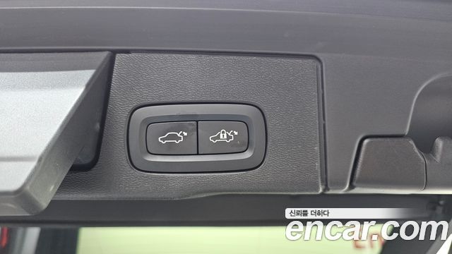 Volvo XC60 (II) B6 Ultimate Bright 2023 — фото 18