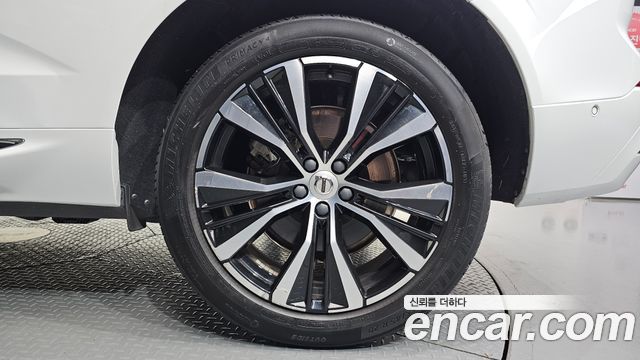 Volvo XC60 (II) B6 Ultimate Bright 2023 — фото 21