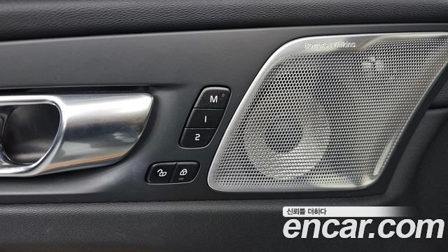 Volvo XC60 (II) B6 Ultimate Bright 2023 — фото 29