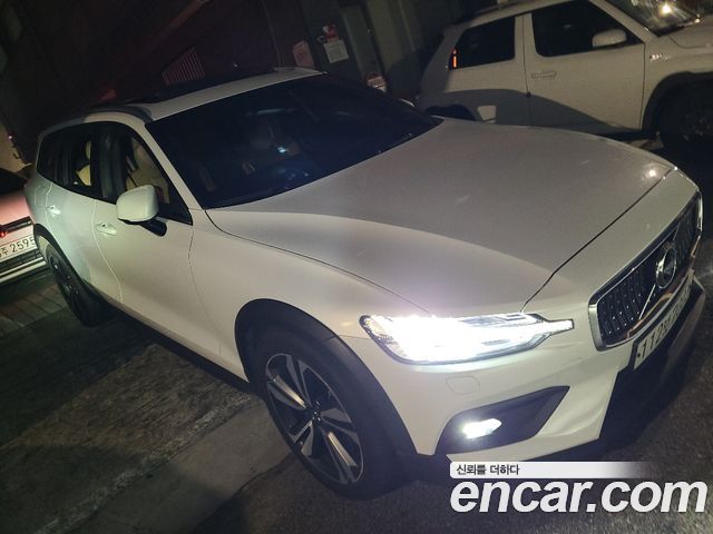 Volvo V60 Cross Country (II) T5 Pro AWD 2020 — фото 3
