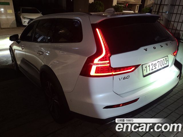 Volvo V60 Cross Country (II) T5 Pro AWD 2020 — фото 4